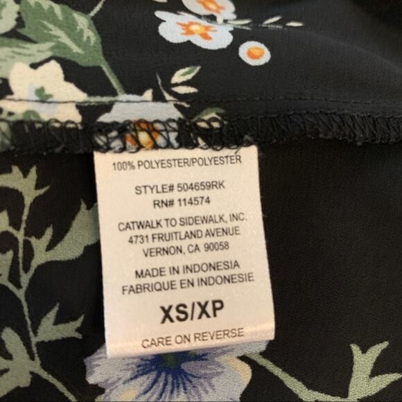 Pleione flower sleeveless top.  Blouse is Light summer weight size extra small - Picture 6 of 9